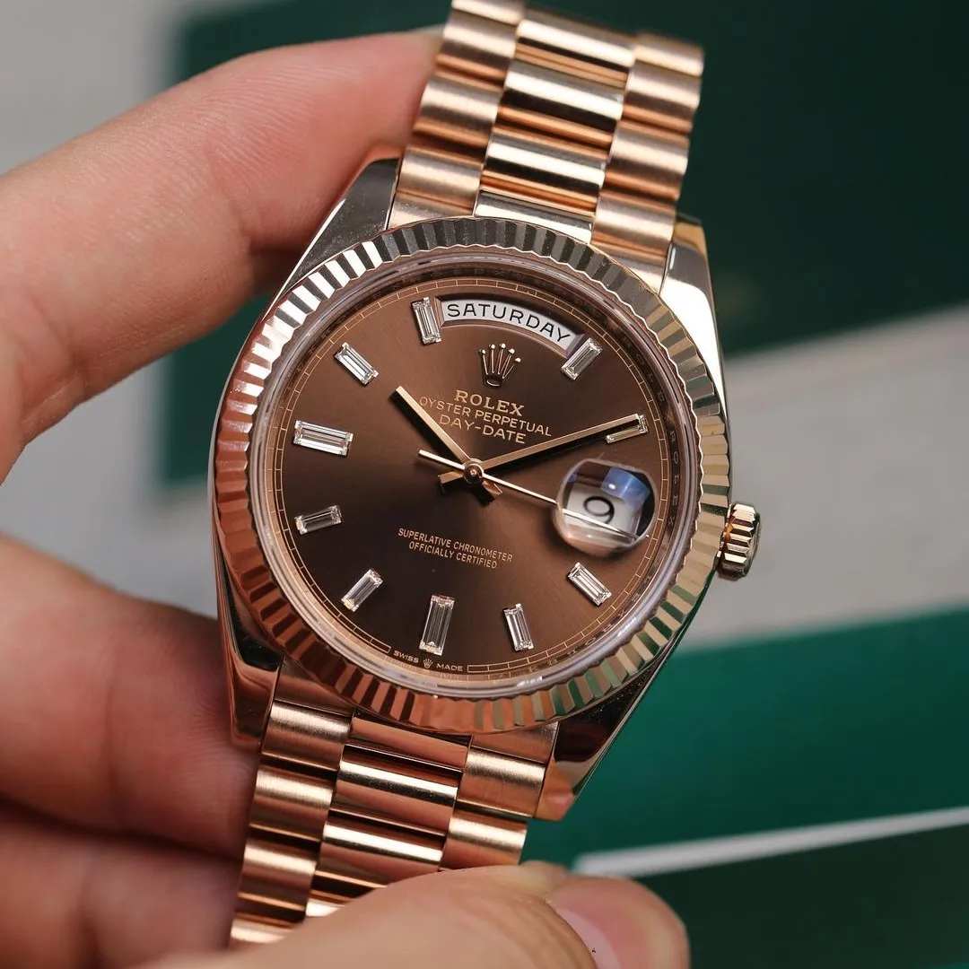 Rolex Day-Date 40 or rose, cadran chocolat, index baguettes